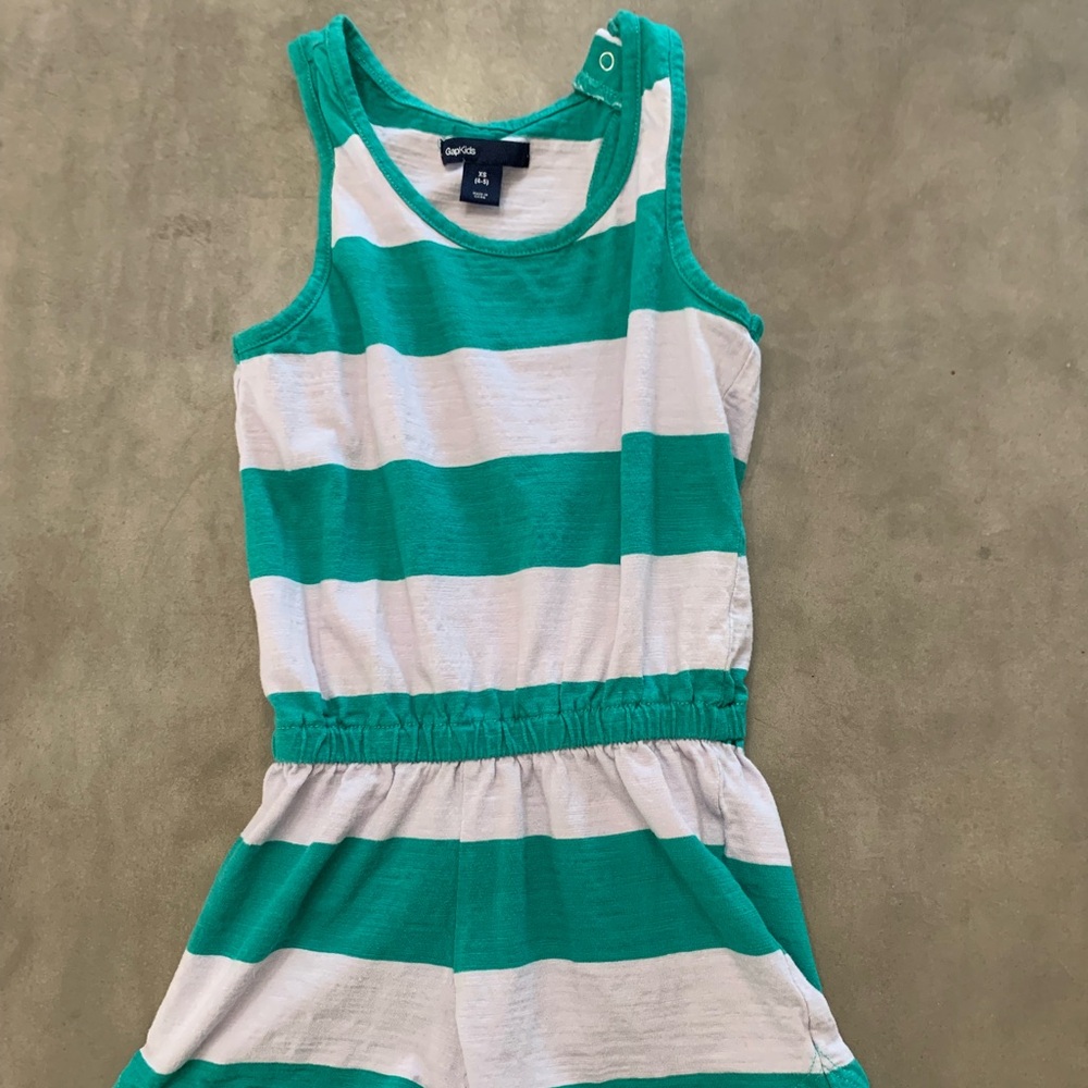 Gap Lightweight Romper w/ Shoulder Snap Closure